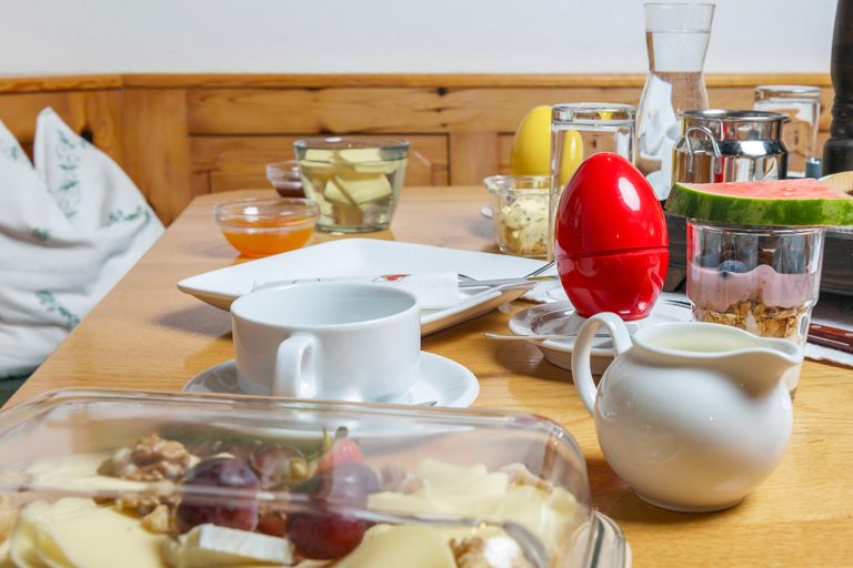 gedeckter Frühstückstisch