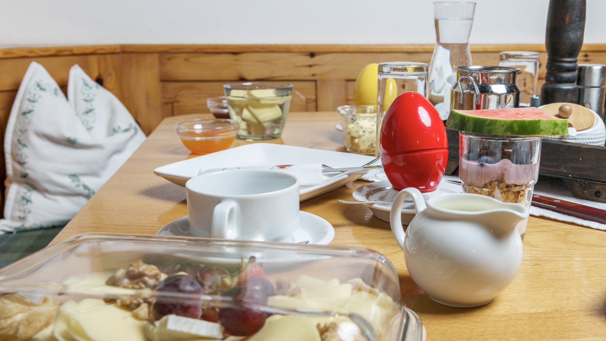 gedeckter Frühstückstisch