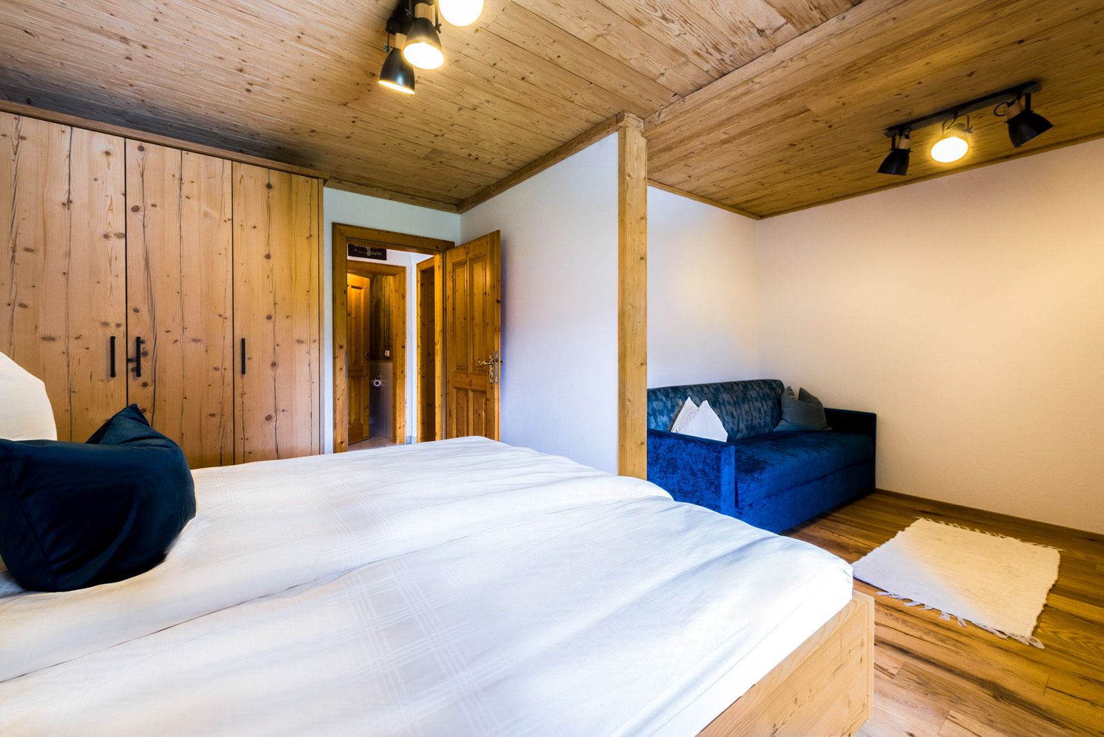 Zimmer Zur Tenne: Schlafzimmer & Couch